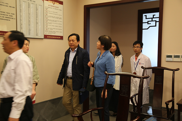 江蘇省藥學(xué)會(huì)姚新中理事長到天靈考察調(diào)研及開展交流合作(圖2)