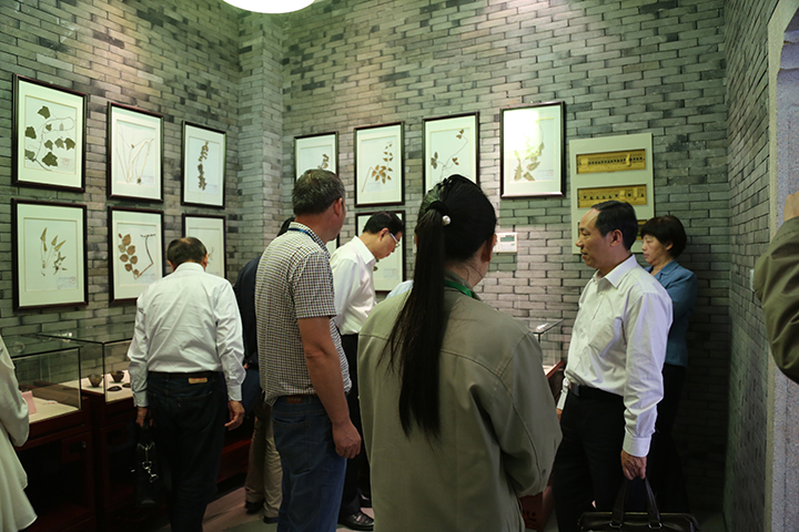 江蘇省藥學(xué)會(huì)姚新中理事長到天靈考察調(diào)研及開展交流合作(圖3)