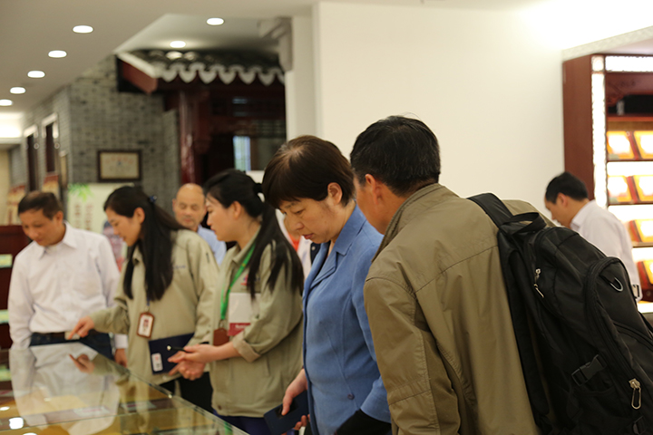 江蘇省藥學(xué)會(huì)姚新中理事長到天靈考察調(diào)研及開展交流合作(圖6)