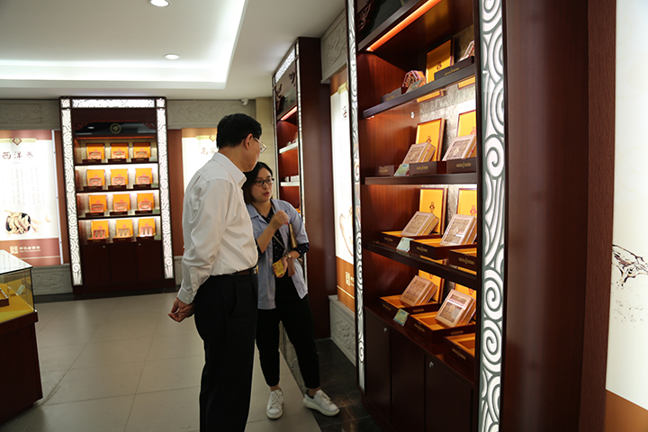 江蘇省藥學(xué)會(huì)姚新中理事長到天靈考察調(diào)研及開展交流合作(圖9)
