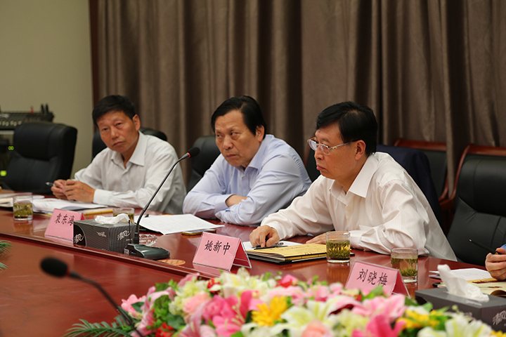 江蘇省藥學(xué)會(huì)姚新中理事長到天靈考察調(diào)研及開展交流合作(圖13)
